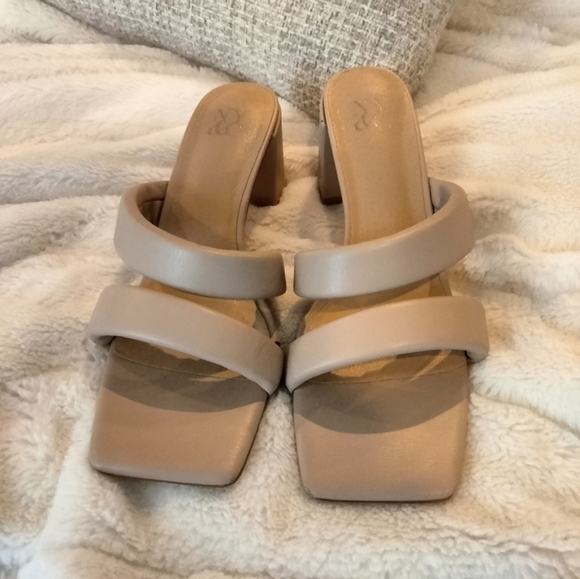 New York & Company Heel Sandals - Picture 3 of 6